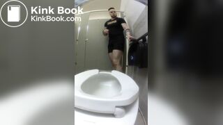 Muscle Guy Taking a Big Thick Shit