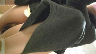 厕拍大神女厕所全景偷拍两位熟女同事肥美的小黑鲍鱼.35