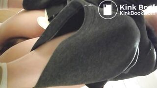 厕拍大神女厕所全景偷拍两位熟女同事肥美的小黑鲍鱼.35