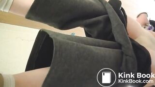厕拍大神女厕所全景偷拍两位熟女同事肥美的小黑鲍鱼.35