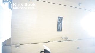 厕拍大神女厕所全景偷拍两位熟女同事肥美的小黑鲍鱼.43