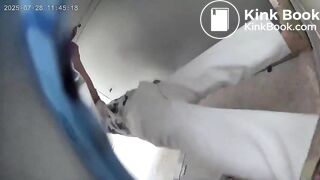 厕拍大神女厕所全景偷拍两位熟女同事肥美的小黑鲍鱼.25