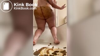 Pretty Ebony Tub Diarrhea