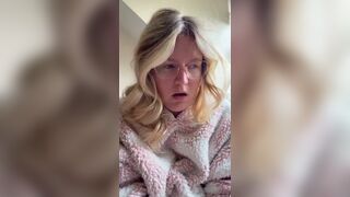 Girl Pooping - video 114