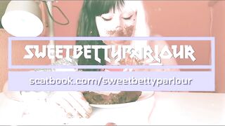 Breakfast with fresh shit for Betty...
