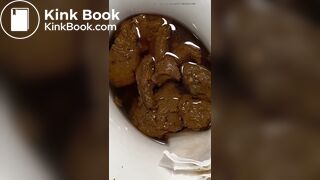 Bubble Butt Whore Fills Her Toilet With Shit