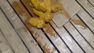 Floryn Poop In The Wooden Bed