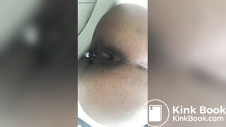 NEGRA MAGRINHA BRASILEIRA CAGANDO UMA BOSTA GIGANTE
