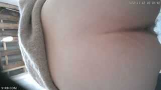 2 Chinese girl poop