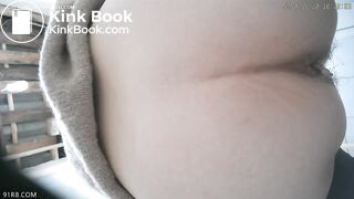 2 Chinese girl poop
