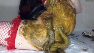 Messy solo scat play