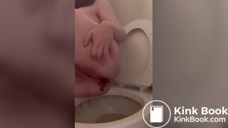 Raunchy diarrhea as she wipes her ass and pussy