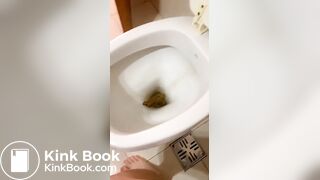 Girl pooping - video 321