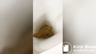 Girl pooping - video 321