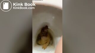 Girl pooping - video 321