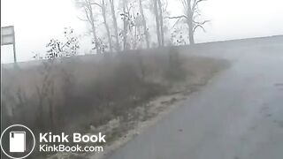Dupla para na estrada pra fazer cocô