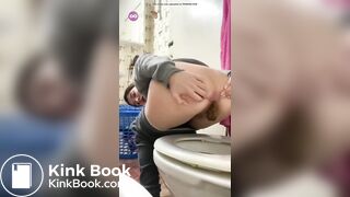 девушка какает на унитазе19