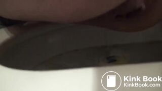 Angel Face pooping