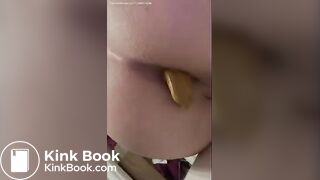 girl pissing and pooping in the Toilette - video 24