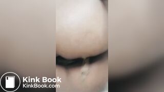 Big butt Ebony shitting
