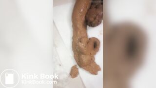 Big butt Ebony shitting
