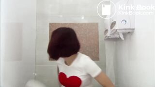 Korean girl farting and desperately pooping