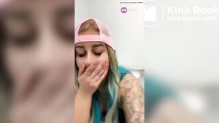 девушка какает на унитазе5