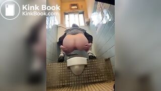 Japanese Pooping Selfie