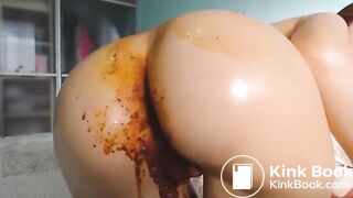 Beautiful scat girl - video 6