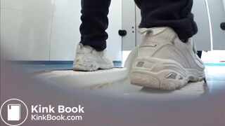 中国高中生尿尿