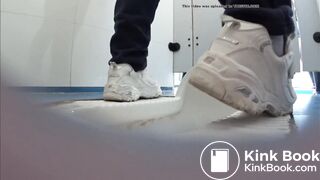 中国高中生尿尿