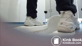 中国高中生尿尿