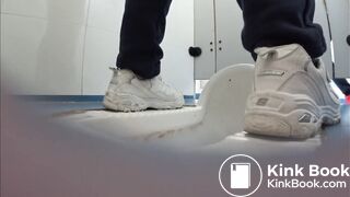 中国高中生尿尿