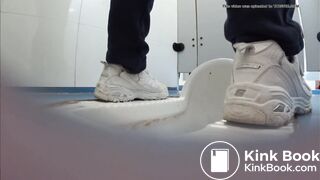 中国高中生尿尿