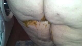gorda cagando