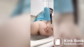 Girl pooping on toilet - video 411
