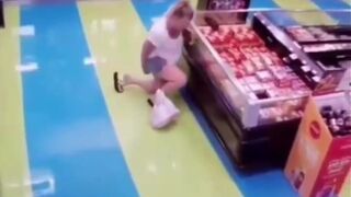 Woman shit diarrhea in the supermarket