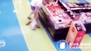 Woman shit diarrhea in the supermarket