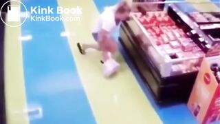 Woman shit diarrhea in the supermarket