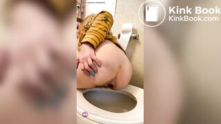 Girl pooping on toilet - video 417