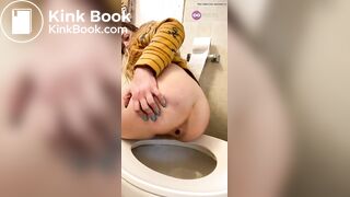 Girl pooping on toilet - video 417