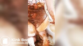 girl messy scat play 2/3