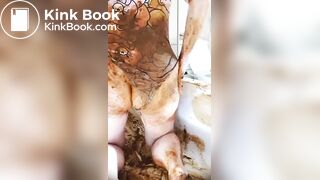 girl messy scat play 2/3