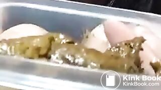 Caga nella ciotola