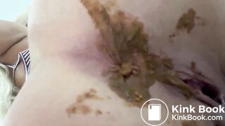 Girl Pooping - video 77