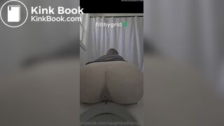 Fat ass pawg takes a dump