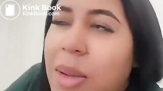 Brazilian woman urgently diarrhea on work toilet