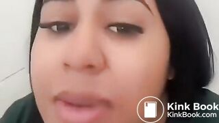 Brazilian woman urgently diarrhea on work toilet