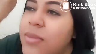 Brazilian woman urgently diarrhea on work toilet
