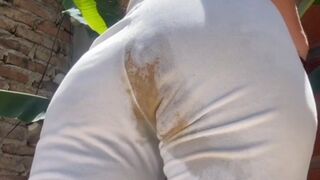 Girl Turns her White Leggings Brown